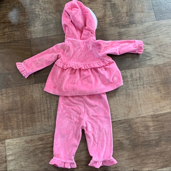 Pink Velour outfit - Picture 2 of 4